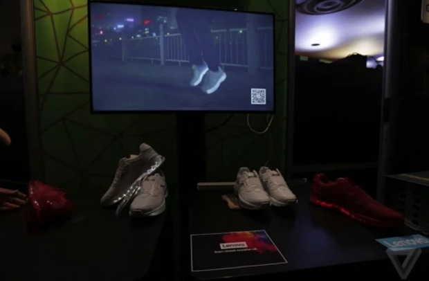 Lenovo สร้าง “รองเท้าอัจฉริยะ” ที่ใช้เล่นเกมส์ได้