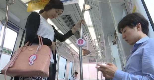 ไอเดียสุดเจ๋งของเกาหลี ช่วยเหลือคนท้อง ให้มีที่นั่งบนรถไฟ