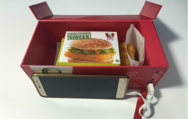 เจ๋งอ่ะ!KFCผุดไอเดียกล่องอาหารชาร์จมือถือได้(มีคลิป)