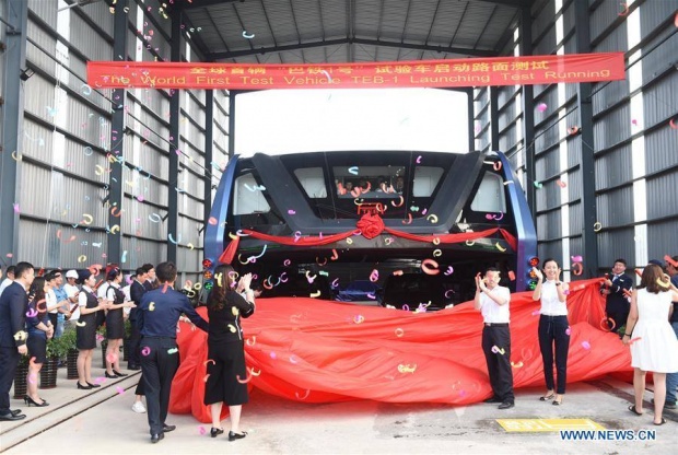 เริ่มแล้ว! “รถบัสลอยฟ้า ของจีนทดสอบการเดินรถ