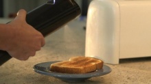 The biēm butter sprayer – กระบอกพ่นเนยลงบนอาหารในเวลาไม่กี่วินาที